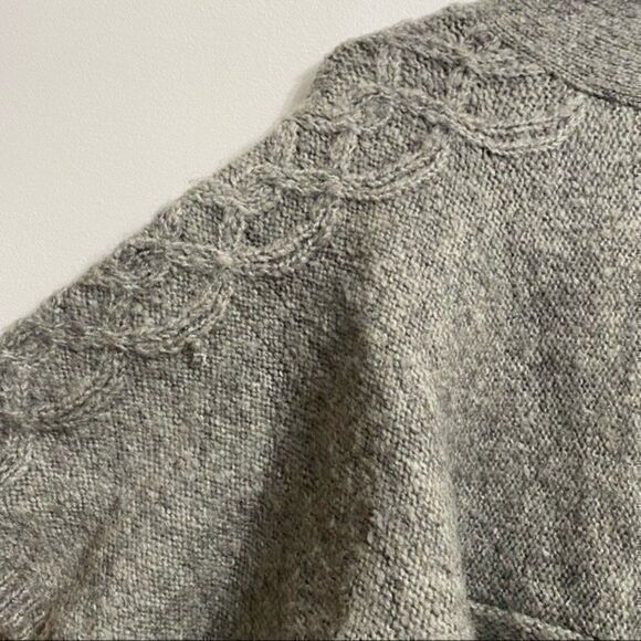 Romeo & Juliet Couture gray wool v neck sweater 3/4 sleeve top size small 55B2 - Picture 4 of 12